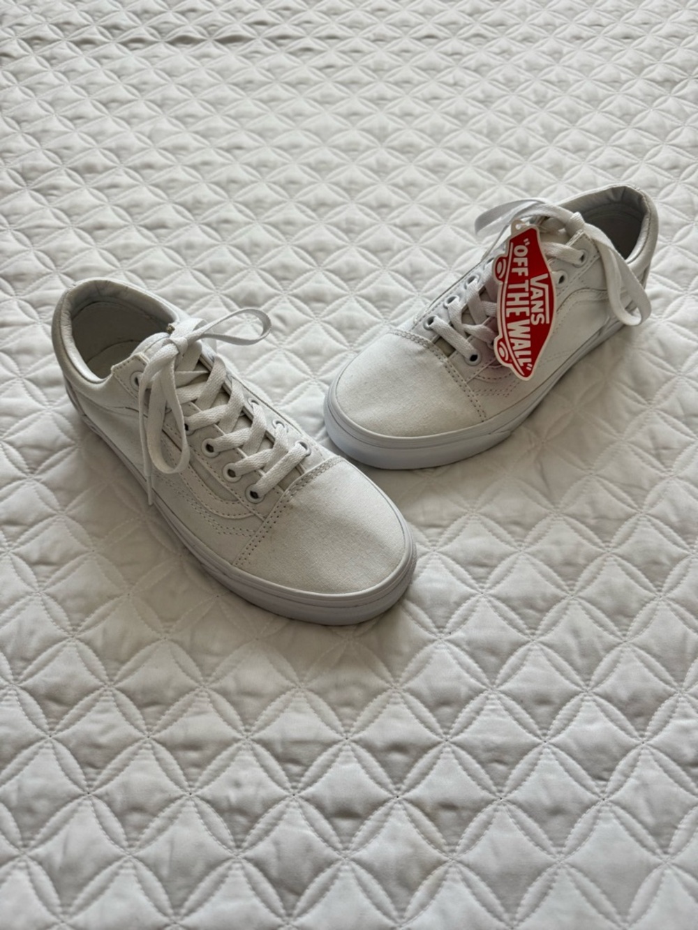 NWT Vans True White Old Skool Canvas Sneakers Sidestripe Size Women 7 Men 5.5